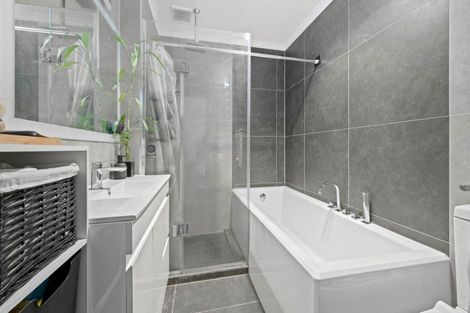 Photo of property in Tuscany Towers, 47/1 Ambrico Place, New Lynn, Auckland, 0600