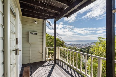 Photo of property in 74 Mortimer Terrace, Brooklyn, Wellington, 6021