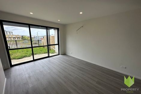 Photo of property in 14 Dorothy Thorpe Way, New Lynn, 0600
