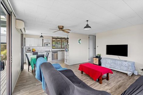 Photo of property in 1/21 Sarajevo Place, Massey, Auckland, 0614