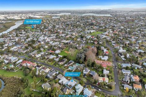 Photo of property in 52 Ennis Avenue, Pakuranga Heights, Auckland, 2010