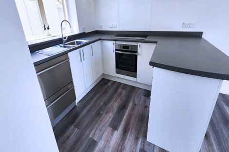 Photo of property in 33u2 Hawker Street, Mount Victoria, Wellington, 6011