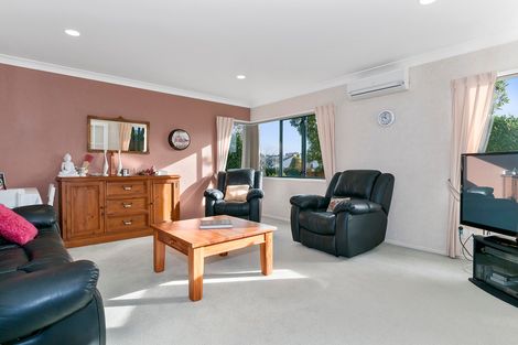 Photo of property in 10 Meadowviews Drive, Welcome Bay, Tauranga, 3112