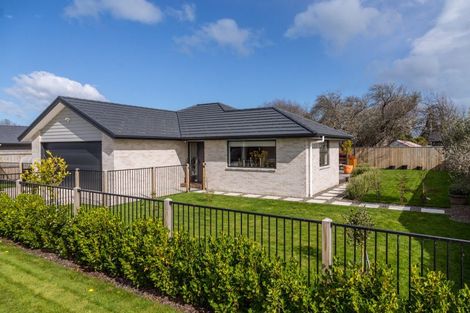 Photo of property in 7 Kakariki Crescent, Carterton, 5713