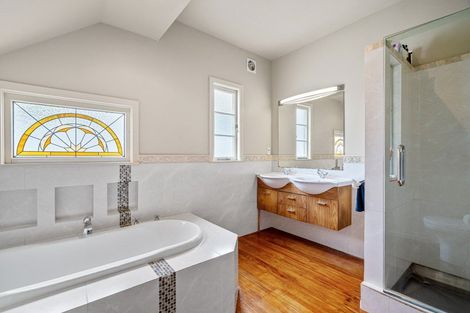 Photo of property in 15 Williams Street, Tauranga, 3110