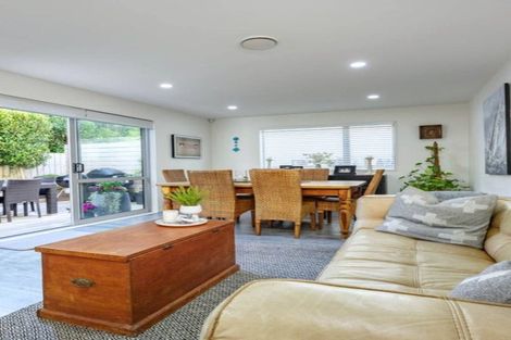 Photo of property in 20d Kaurilands Road, Titirangi, Auckland, 0604