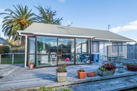 Photo of property in 1/17 Orchid Place, Te Atatu South, Auckland, 0610