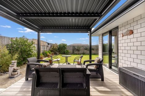 Photo of property in 4 Te Taniwha Road, One Tree Point, 0118