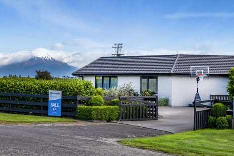 Photo of property in 1 Larlin Drive, Hawera, 4675