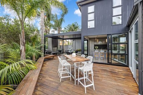 Photo of property in 8 Mansion Court, West Harbour, Auckland, 0618