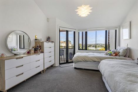 Photo of property in 10/8 Tobago Place, Sunnynook, Auckland, 0620
