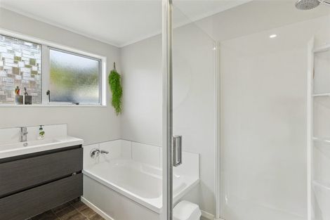 Photo of property in 6a Buckley Grove, Paraparaumu, 5032