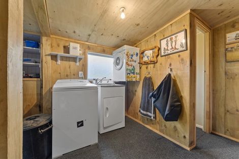 Photo of property in 129 Parewanui Road, Bulls, 4894