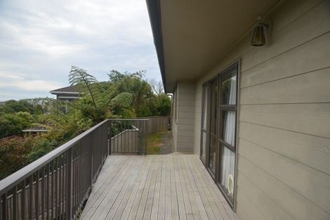 Photo of property in 10 Bayswater Place, Newlands, Wellington, 6037