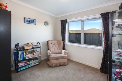 Photo of property in 7 Tasman Close, Aotea, Porirua, 5024