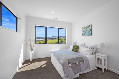 Photo of property in 52 Whakairo Crescent, Gulf Harbour, 0930