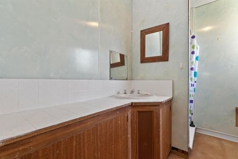 Photo of property in 14 Karaka Road, Kawakawa Bay, Papakura, 2585