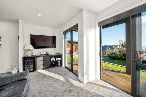 Photo of property in 21 Coprosma Crescent, Waipahihi, Taupo, 3330