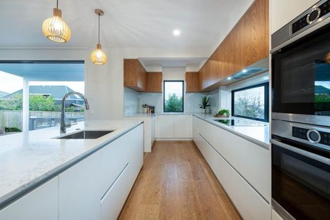 Photo of property in 12b Newburn Road, Waiake, Auckland, 0630