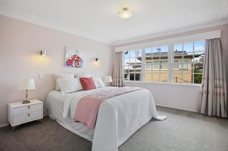 Photo of property in 32 Glenmore Road, Sunnyhills, Auckland, 2010