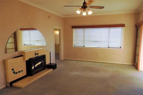 Photo of property in 32 Hillcrest Road, Papatoetoe, Auckland, 2025