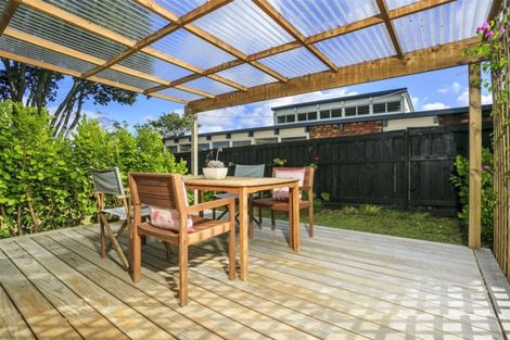Photo of property in 2/52 Sunnynook Road, Sunnynook, Auckland, 0620
