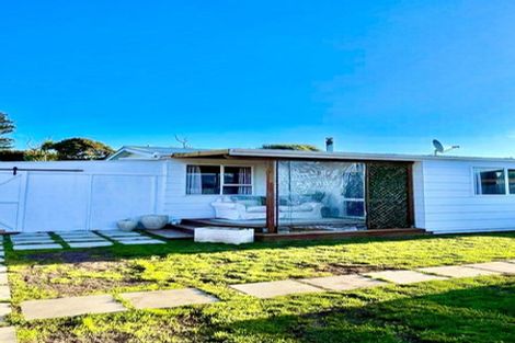 Photo of property in 16a Hall Place, Foxton Beach, Foxton, 4815