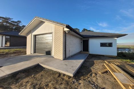 Photo of property in 15 Kawariki Road, Helensville, 0800