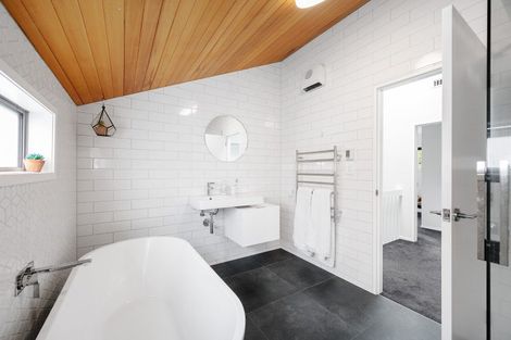 Photo of property in 15 Satara Crescent, Khandallah, Wellington, 6035