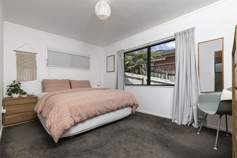 Photo of property in 1/10 Sevilla Place, Unsworth Heights, Auckland, 0632