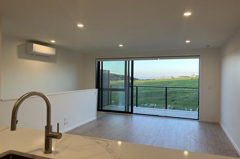 Photo of property in 4/23 Makomako Drive, Orewa, 0931