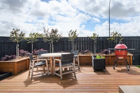 Photo of property in 1 Ivy Lane, Kelvin Grove, Palmerston North, 4414