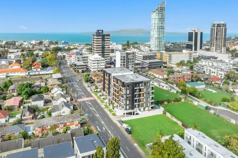 Photo of property in Frank Sargeson Apts, 202/74 Anzac Street, Takapuna, Auckland, 0622