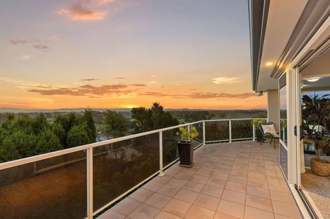 Photo of property in 16 Highcrest Heights, Westmorland, Christchurch, 8025