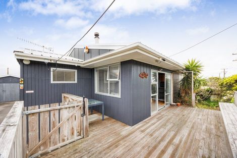 Photo of property in 79 Nash Parade, Foxton Beach, Foxton, 4815