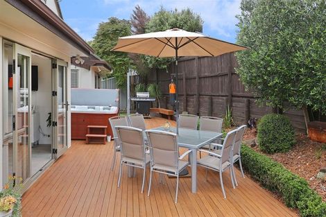 Photo of property in 22 Graven Court, Henderson, Auckland, 0612
