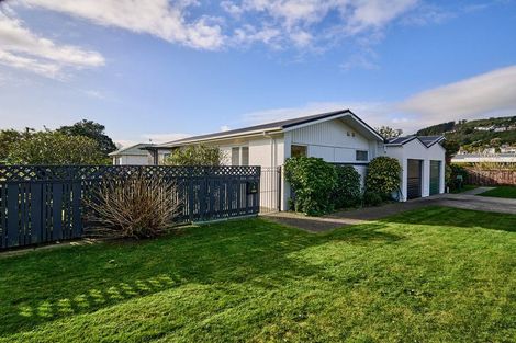 Photo of property in 3 Surrey Street, Tawa, Wellington, 5028