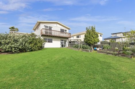 Photo of property in 92 Sunset Road, Unsworth Heights, Auckland, 0632