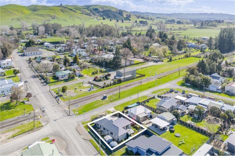 Photo of property in 37 Higginson Street, Otane, 4202