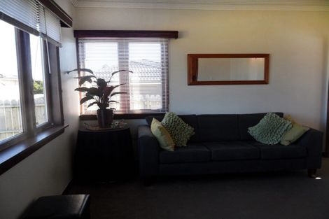 Photo of property in 49f Martyn Street, Waiuku, 2123