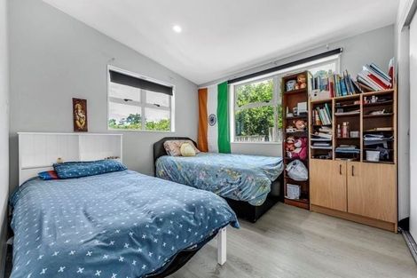 Photo of property in 2/55 Ennis Avenue, Pakuranga Heights, Auckland, 2010