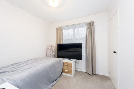 Photo of property in 69 Kemp Road, Massey, Auckland, 0614