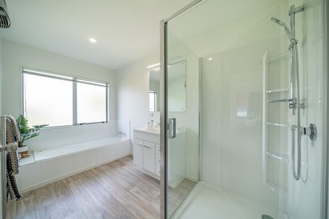 Photo of property in 12 Lanyon Place, Whitby, Porirua, 5024