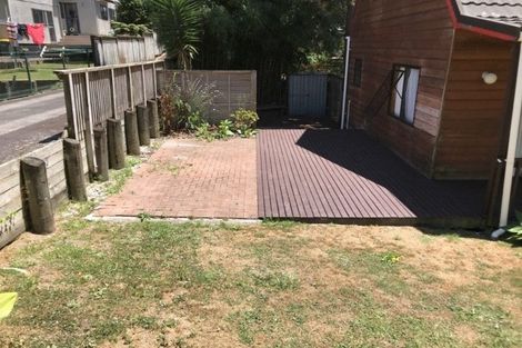 Photo of property in 130 Cliff View Drive, Green Bay, Auckland, 0604