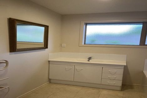 Photo of property in 4 Nottingham Place, Northcross, Auckland, 0630