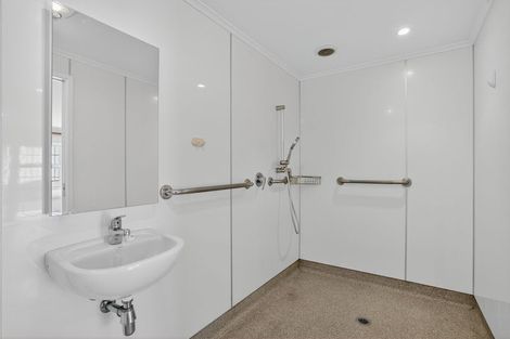 Photo of property in 2/33 Gulf View Road, Murrays Bay, Auckland, 0630