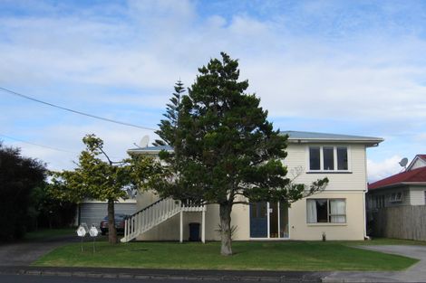 Photo of property in 11 Helga Crescent, Te Atatu Peninsula, Auckland, 0610