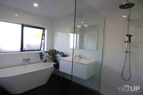 Photo of property in 7 Landmark Drive, Te Atatu Peninsula, Auckland, 0610