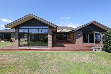 Photo of property in 8 Settlers Close, Whalers Gate, New Plymouth, 4310