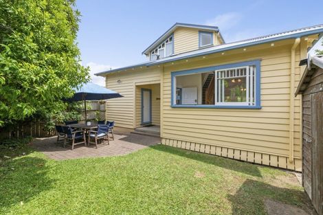 Photo of property in 1/6 Valley Road, Northcote, Auckland, 0626